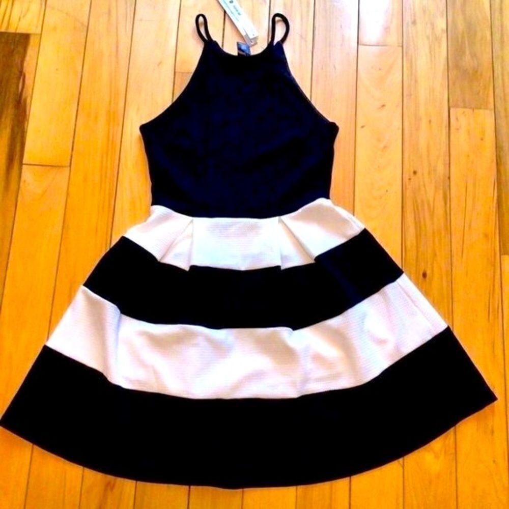 AQUA FLARE MINI DRESS BLACK/WHITE S NWT